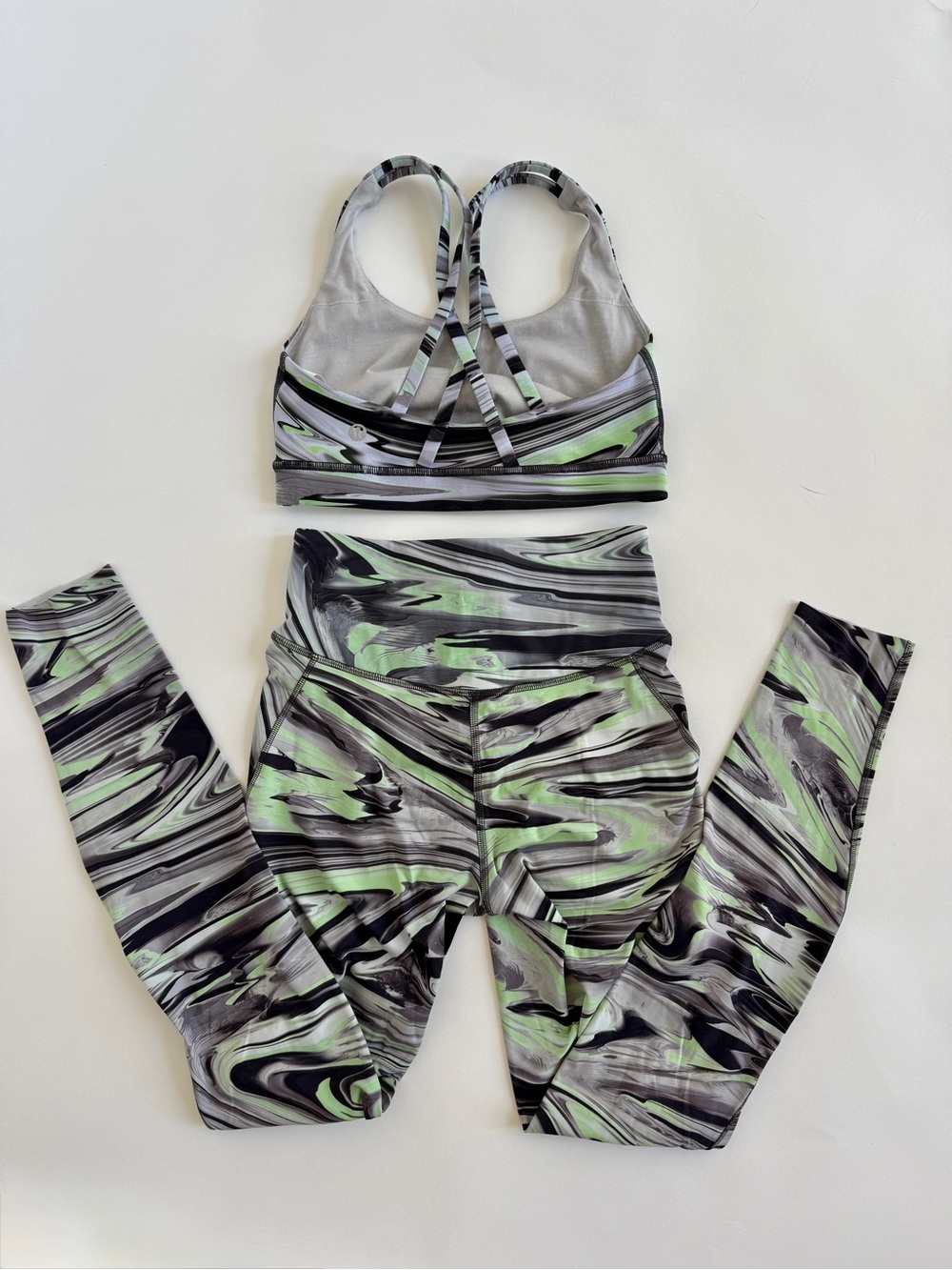 Lululemon Matching Set Energy Bra & Swift Speed
High-Rise Tight 4 - Picture 3 of 8